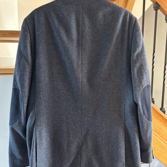 Selling TOMMY HILFIGER sports coat. Worn once - Picture 3 of 3